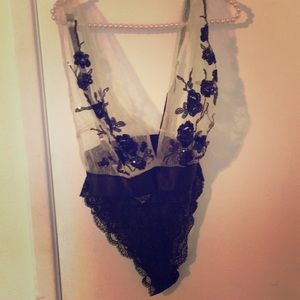 Body suit style lace with sequins